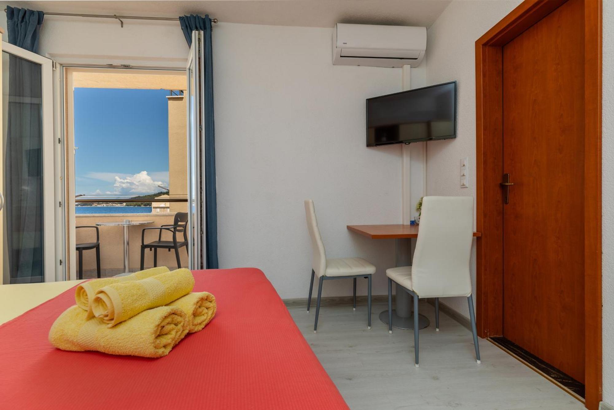 Apartments By The Sea Drasnice, Makarska - 6697 מראה חיצוני תמונה