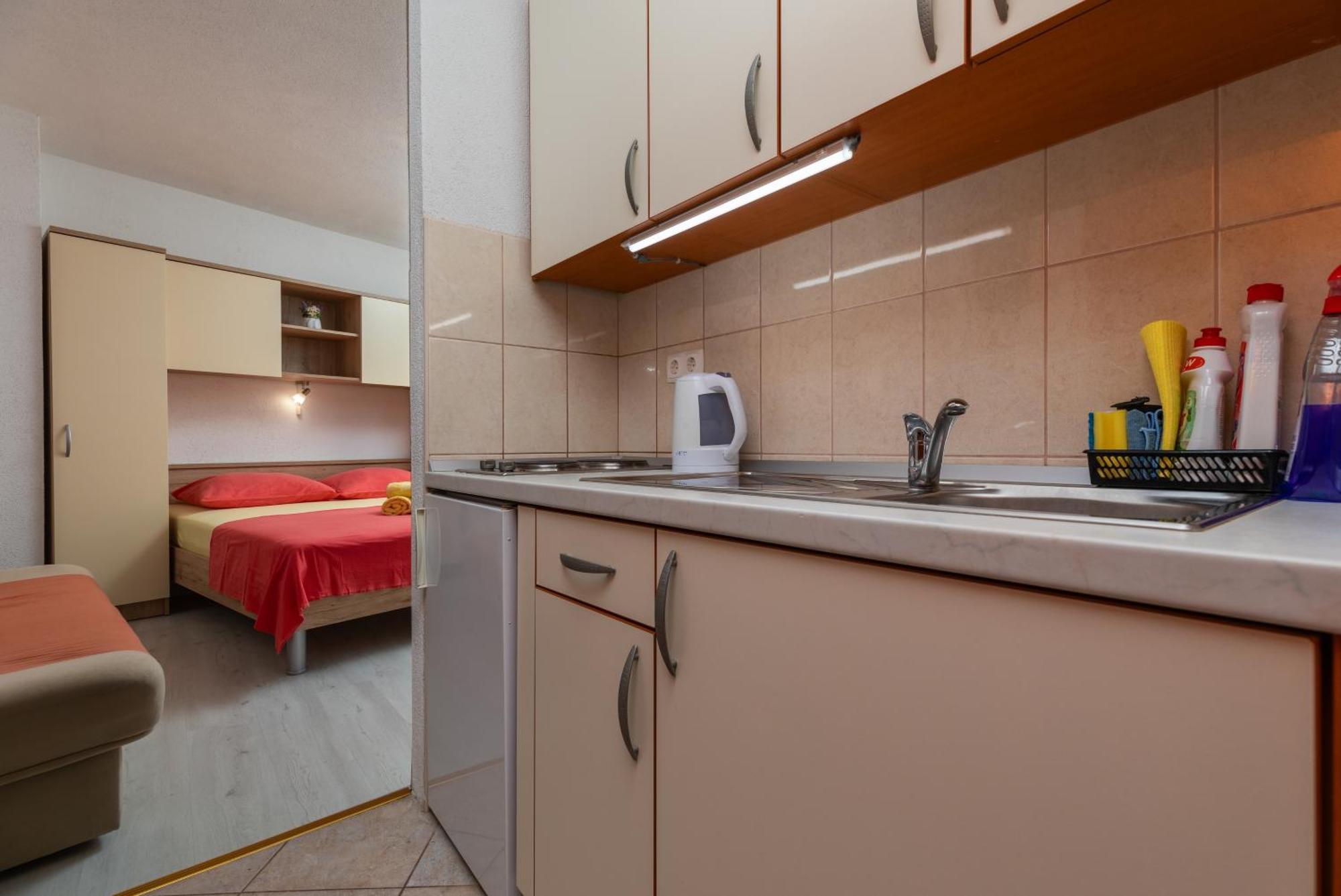 Apartments By The Sea Drasnice, Makarska - 6697 מראה חיצוני תמונה