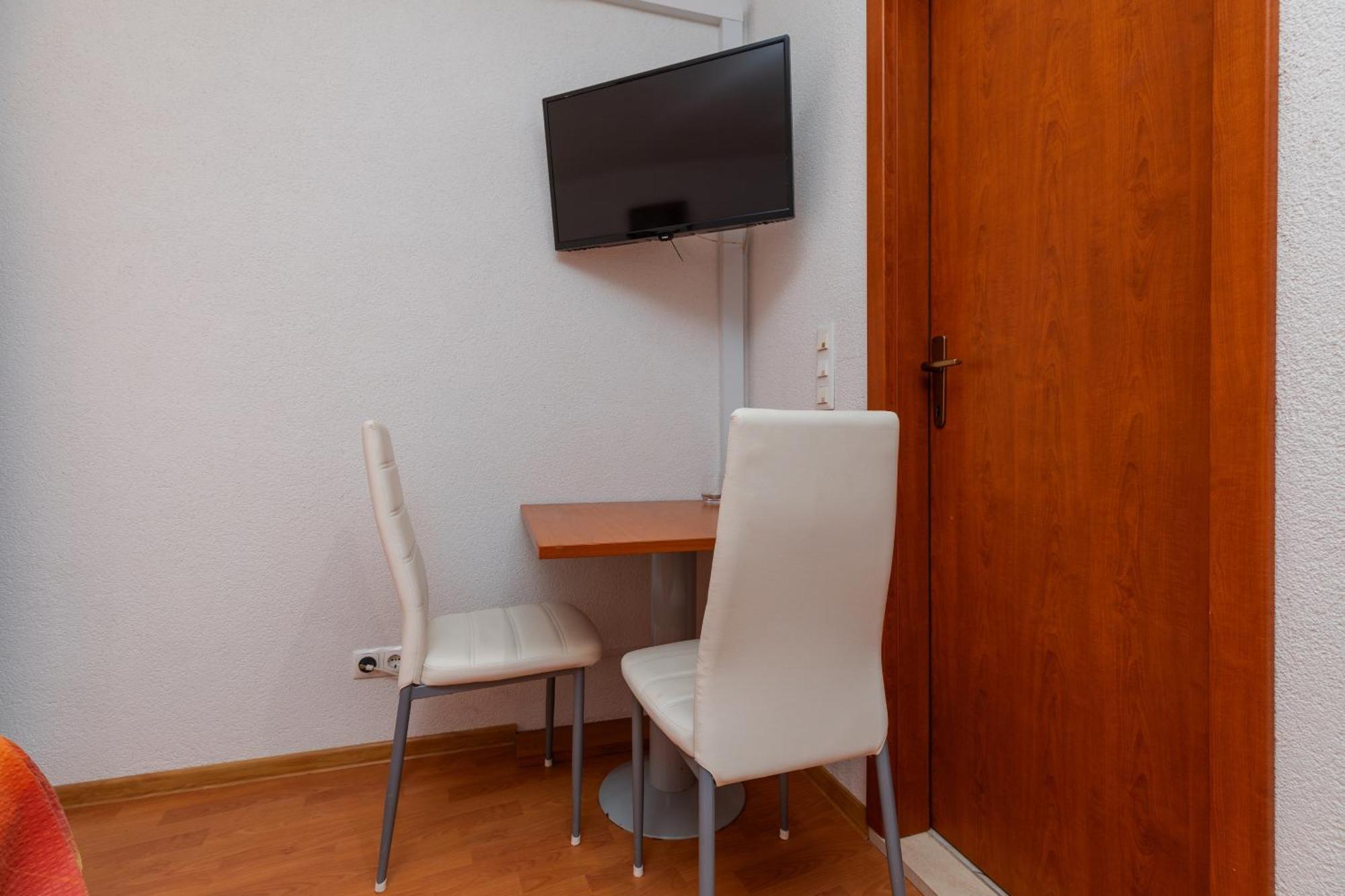 Apartments By The Sea Drasnice, Makarska - 6697 מראה חיצוני תמונה